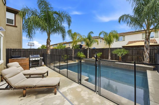 4008 Parkmoor Ln, Roseville, CA 95747