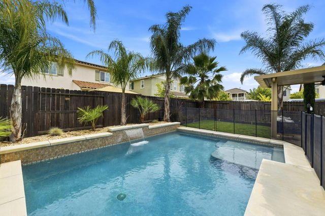 4008 Parkmoor Ln, Roseville, CA 95747