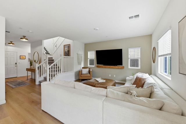 4008 Parkmoor Ln, Roseville, CA 95747