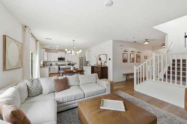 4008 Parkmoor Ln, Roseville, CA 95747