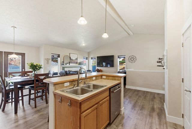 808 S Mayhew Ln, Spokane Valley, WA 99216