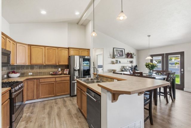 808 S Mayhew Ln, Spokane Valley, WA 99216