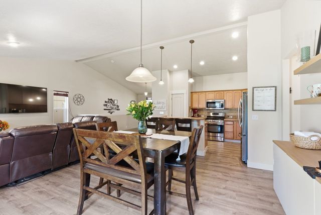 808 S Mayhew Ln, Spokane Valley, WA 99216