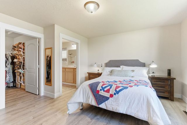 808 S Mayhew Ln, Spokane Valley, WA 99216