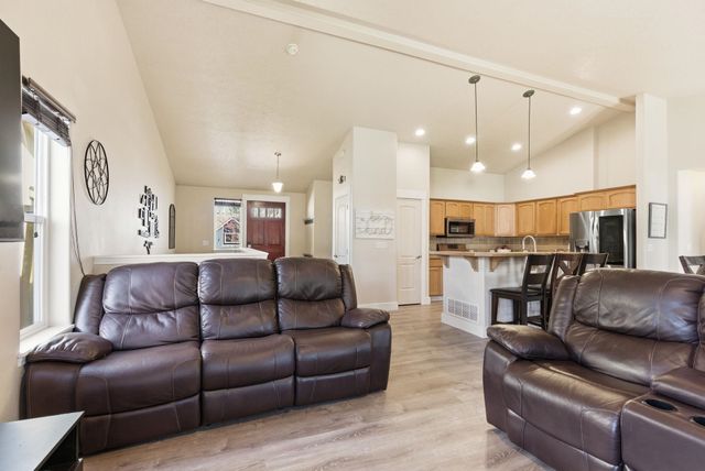 808 S Mayhew Ln, Spokane Valley, WA 99216