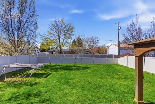 808 S Mayhew Ln, Spokane Valley, WA 99216