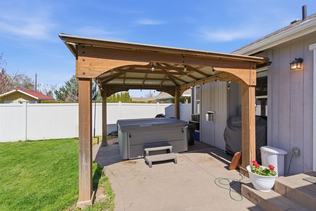 808 S Mayhew Ln, Spokane Valley, WA 99216