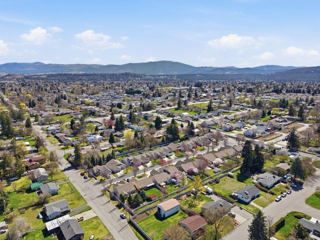 808 S Mayhew Ln, Spokane Valley, WA 99216