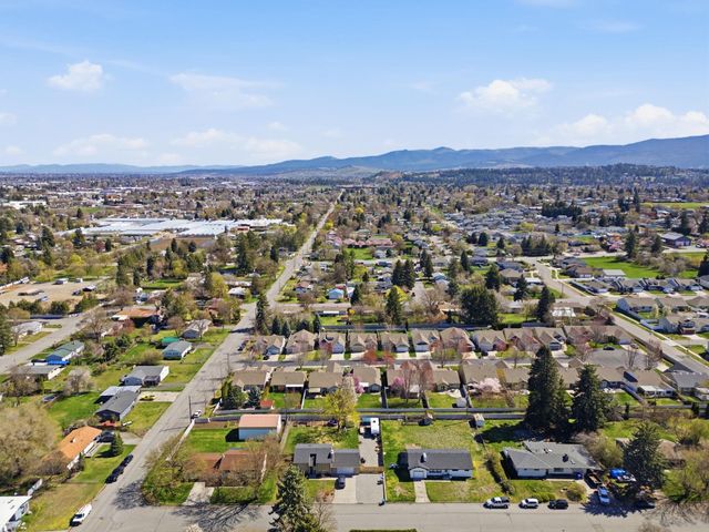 808 S Mayhew Ln, Spokane Valley, WA 99216