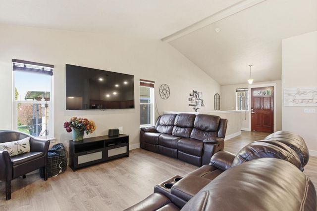 808 S Mayhew Ln, Spokane Valley, WA 99216