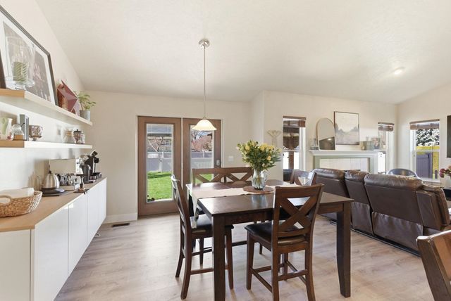 808 S Mayhew Ln, Spokane Valley, WA 99216