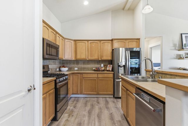 808 S Mayhew Ln, Spokane Valley, WA 99216