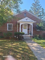 103,105 N Lewis, Saline, MI 48176