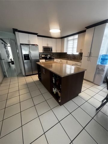 3 PLAZA 16 MA, Bayamon, PR 00961