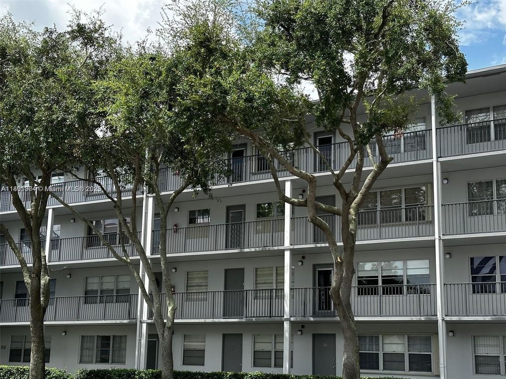 400 SW 134th Way 406F, Pembroke Pines, FL 33027