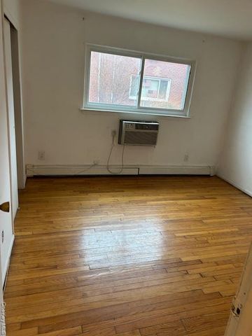 639 Wellwood Avenue B6, Lindenhurst, NY 11757