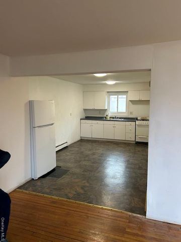 639 Wellwood Avenue B6, Lindenhurst, NY 11757