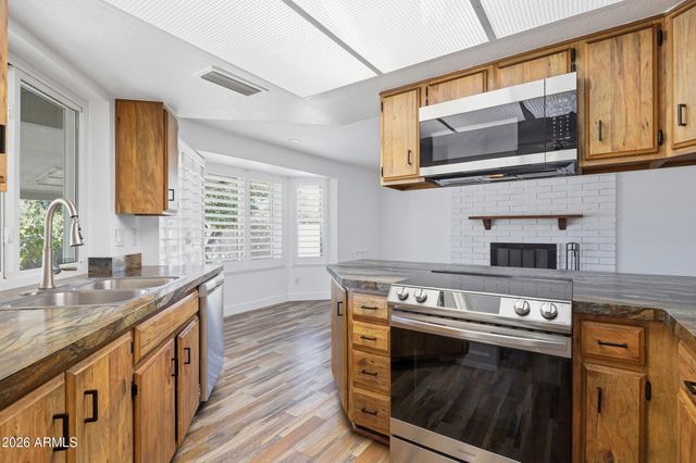10316 W HAZELWOOD Avenue, Phoenix, AZ 85037