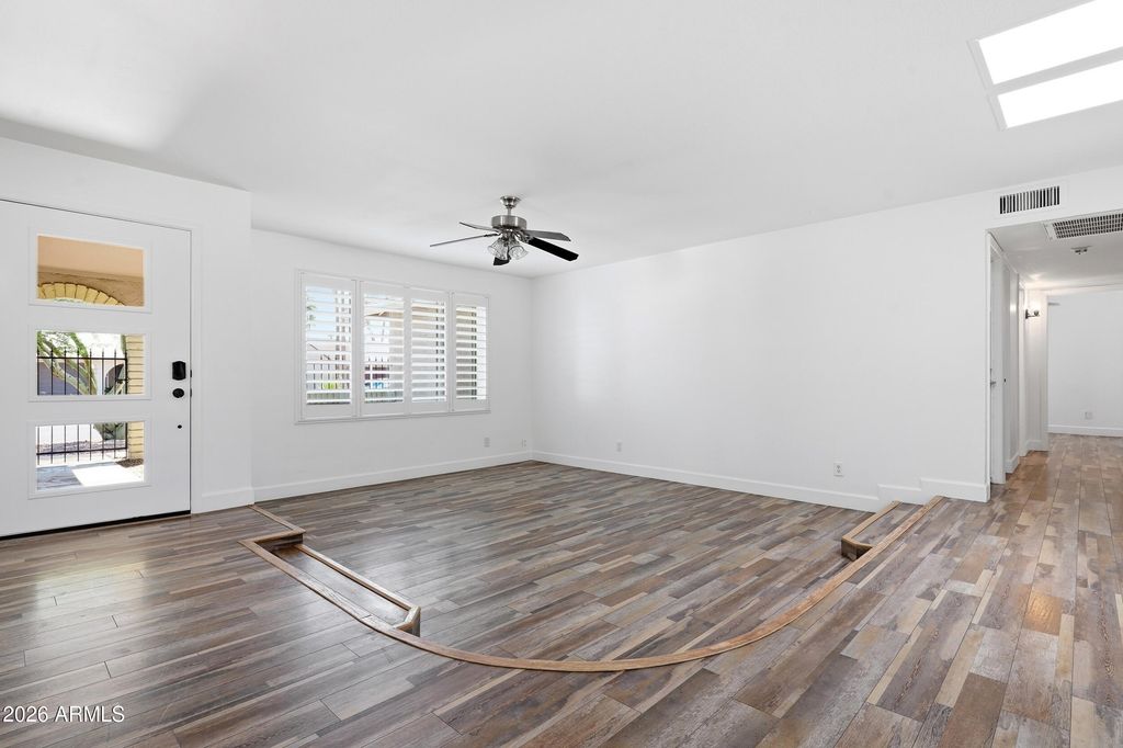 10316 W HAZELWOOD Avenue, Phoenix, AZ 85037 — photo 4