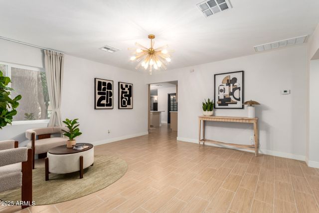 8002 N 5TH Avenue, Phoenix, AZ 85021