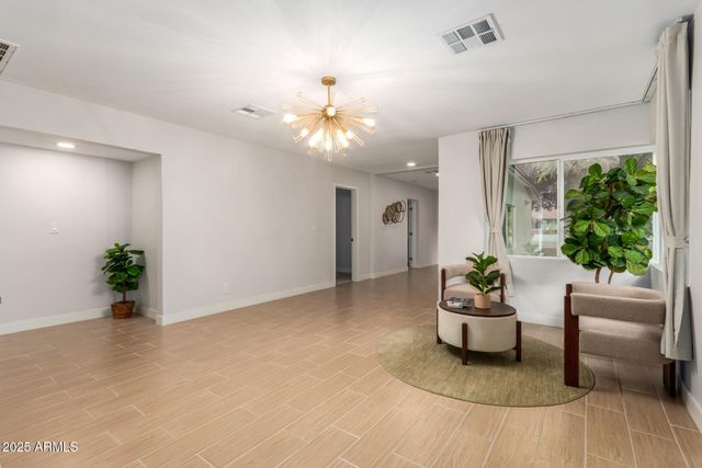 8002 N 5TH Avenue, Phoenix, AZ 85021