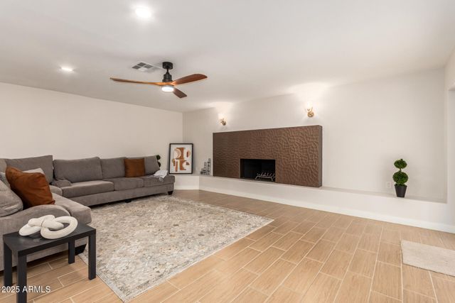 8002 N 5TH Avenue, Phoenix, AZ 85021