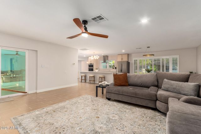 8002 N 5TH Avenue, Phoenix, AZ 85021