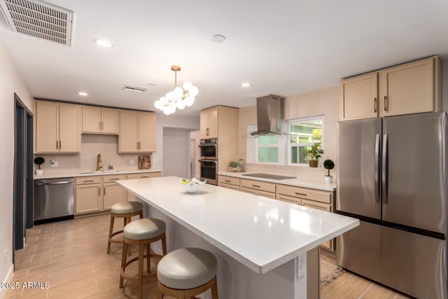 8002 N 5TH Avenue, Phoenix, AZ 85021