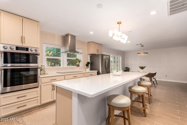 8002 N 5TH Avenue, Phoenix, AZ 85021