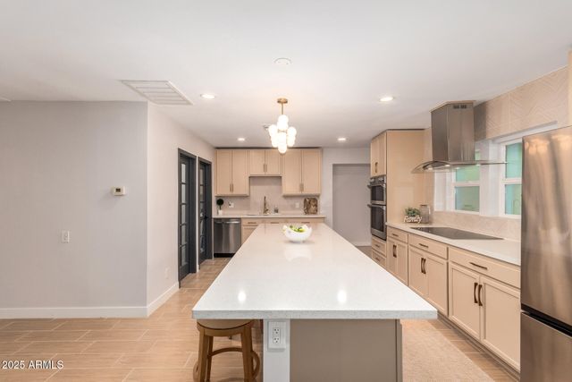 8002 N 5TH Avenue, Phoenix, AZ 85021