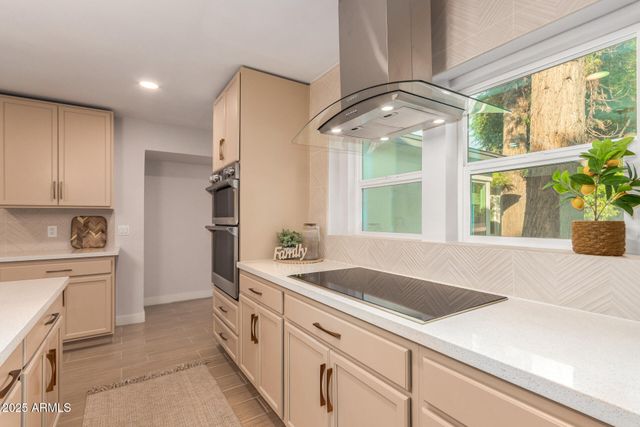 8002 N 5TH Avenue, Phoenix, AZ 85021