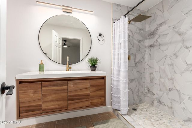 8002 N 5TH Avenue, Phoenix, AZ 85021