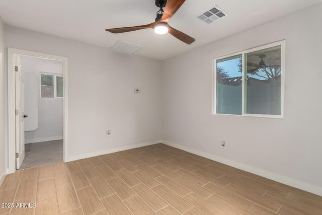 8002 N 5TH Avenue, Phoenix, AZ 85021