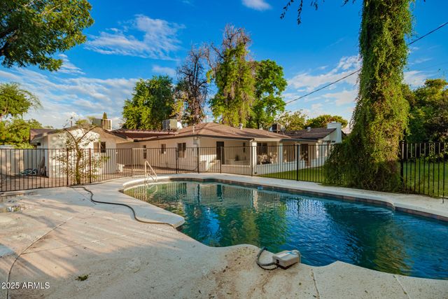 8002 N 5TH Avenue, Phoenix, AZ 85021