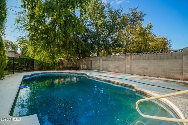 8002 N 5TH Avenue, Phoenix, AZ 85021