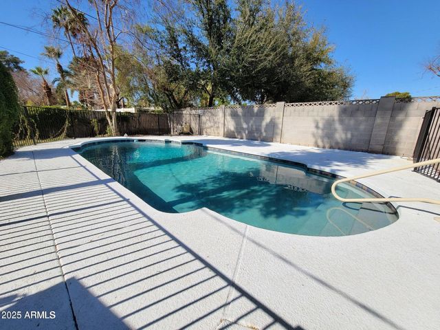 8002 N 5TH Avenue, Phoenix, AZ 85021