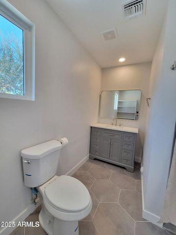 8002 N 5TH Avenue, Phoenix, AZ 85021