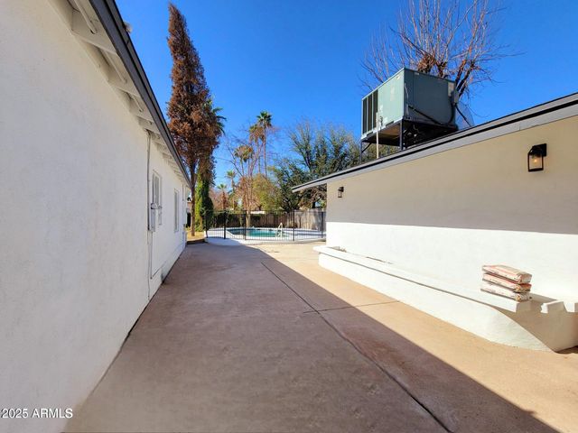 8002 N 5TH Avenue, Phoenix, AZ 85021