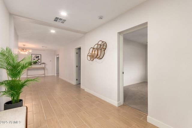 8002 N 5TH Avenue, Phoenix, AZ 85021