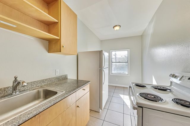 2451 Seminary Ave, Oakland, CA 94605