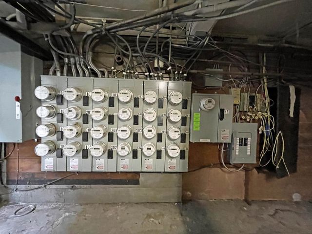 2451 Seminary Ave, Oakland, CA 94605