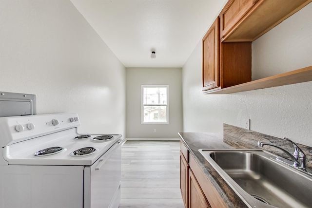 2451 Seminary Ave, Oakland, CA 94605