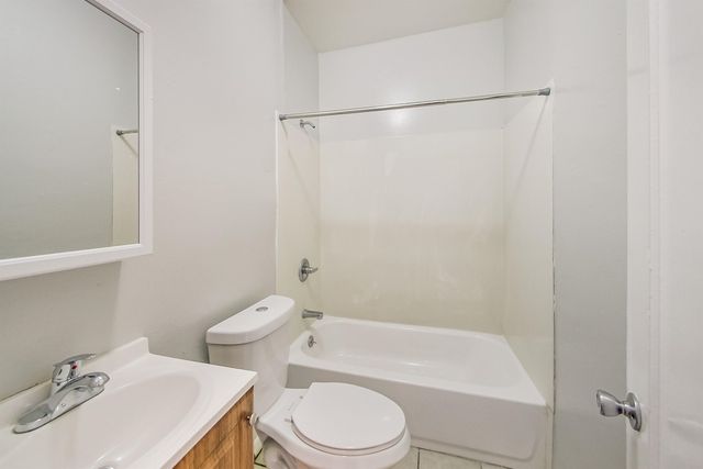 2451 Seminary Ave, Oakland, CA 94605