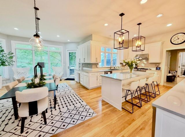 1905 Glendale Hills Drive NE, Rochester, MN 55906