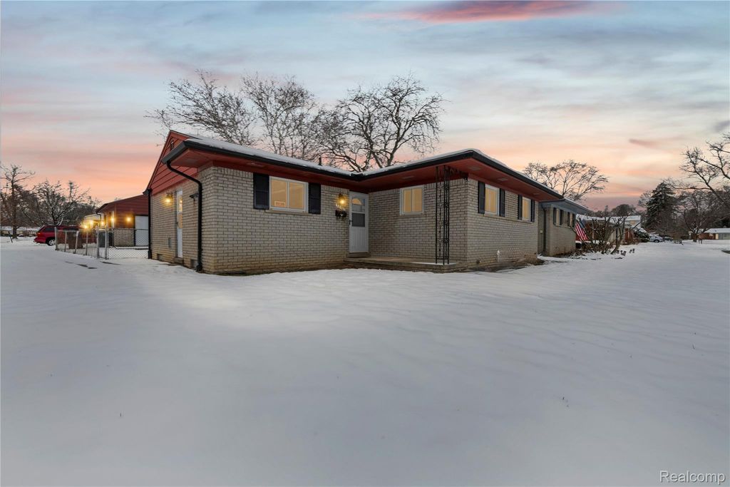 28507 Sunnydale Street, Livonia, MI 48154