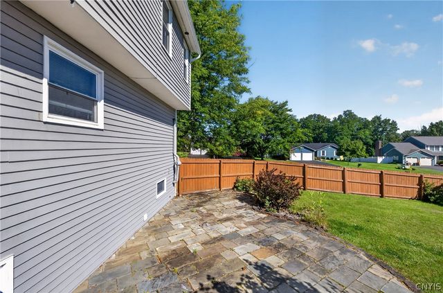 5822 Mountain Laurel Drive, Manlius, NY 13057