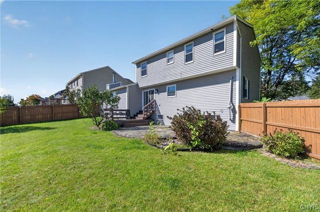 5822 Mountain Laurel Drive, Manlius, NY 13057
