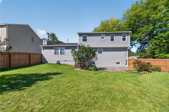 5822 Mountain Laurel Drive, Manlius, NY 13057