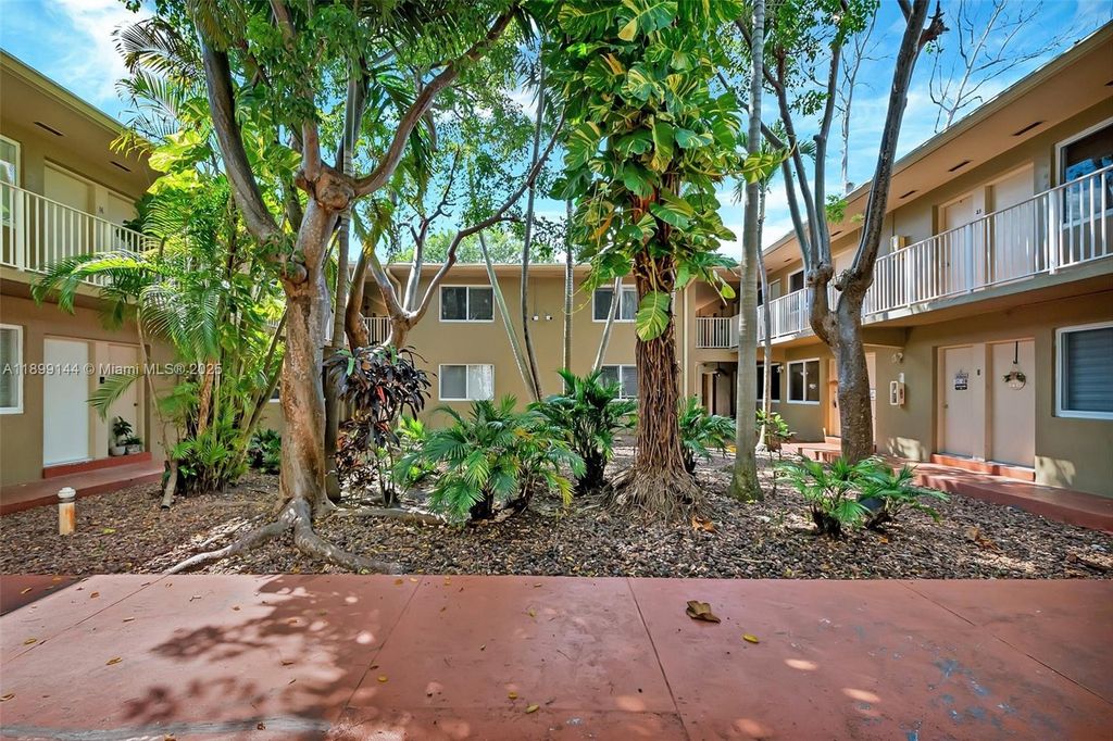 6310 SW 79th St 19, South Miami, FL 33143