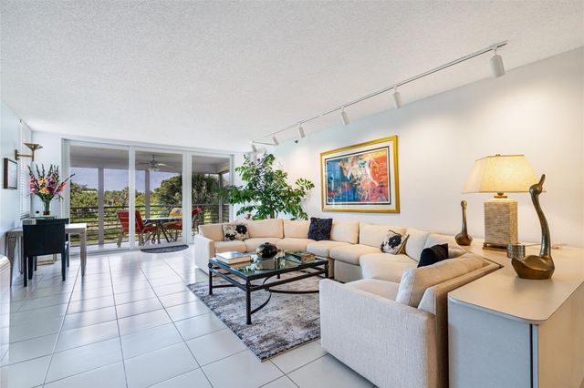 3507 Oaks Way 310, Pompano Beach, FL 33069